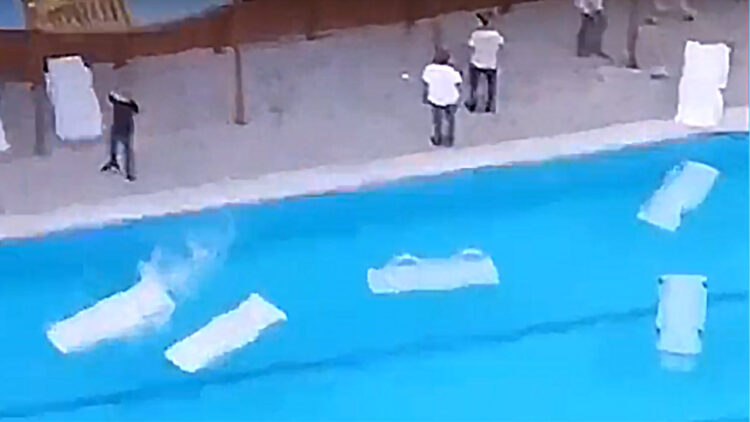 Residents threatened by Islamist group in Diyarbakır over pool use