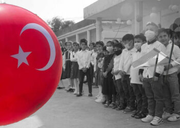 Protests after distribution of Turkish flag balloons to children in Duhok, KRI