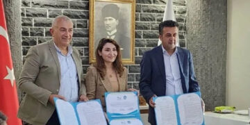 Kurdish, Turkish municipalities sign partnership to counter division