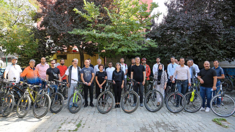 Van launches European Mobility Week with bicycle tour and clean-up campaign