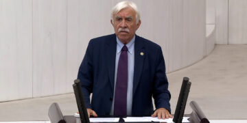 Cengiz Çandar reads Öcalan’s peace message in Turkish Parliament, calls for Kurdish reconciliation