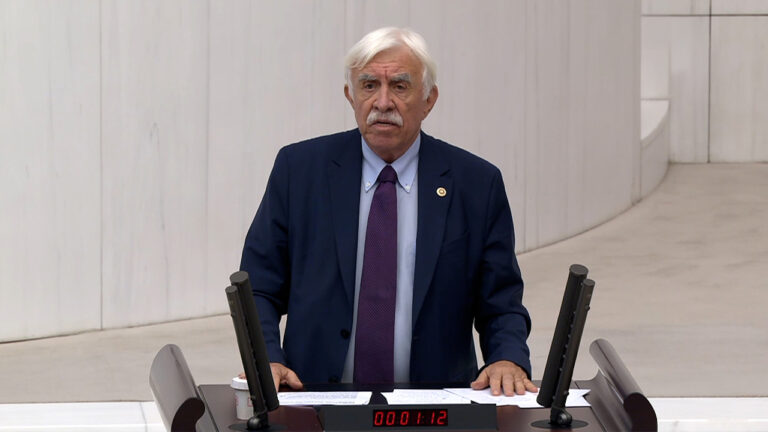 Cengiz Çandar reads Öcalan’s peace message in Turkish Parliament, calls for Kurdish reconciliation