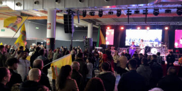 Calls for freedom for Kurdish political prisoners at Paris concert