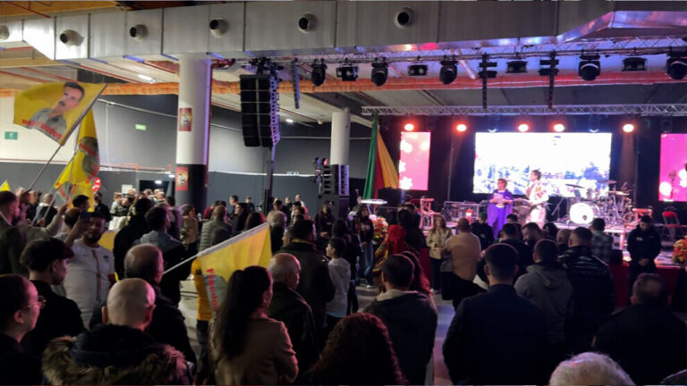 Calls for freedom for Kurdish political prisoners at Paris concert