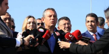 Main opposition leader visits Diyarbakır amid heightened discussions on Kurdish issue