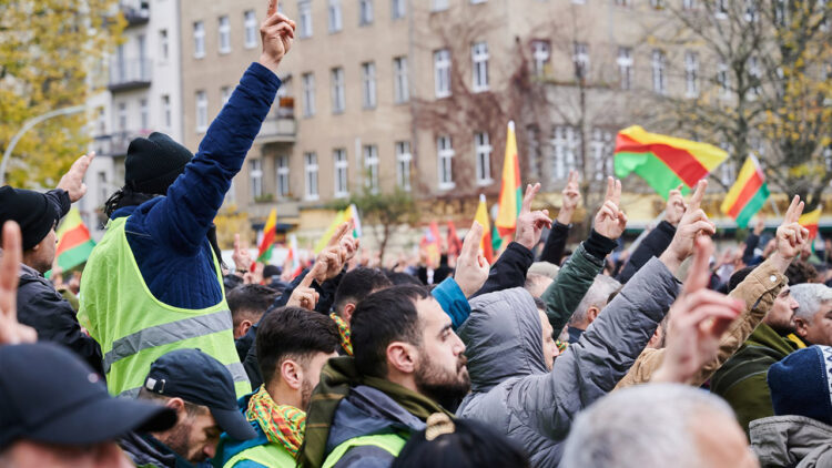 Armed police raid and attempted arson attack on Kurdish community centre, Berlin