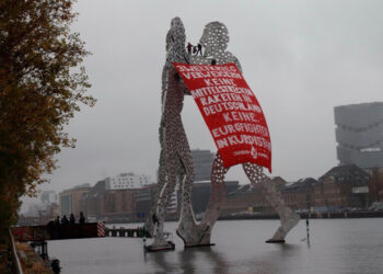 Artistic protest reveals Turkish weapon deal in Berlin