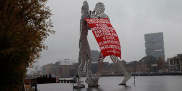 Artistic protest reveals Turkish weapon deal in Berlin