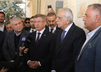 Former Turkish PM meets ousted Kurdish mayor: ‘Don’t burn bridges of dialogue’