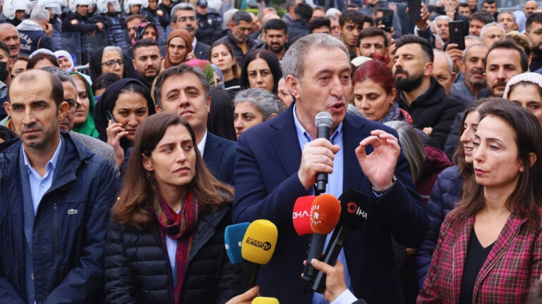 Hopes of peace talks dashed: Kurdish leaders accuse Turkish govt of ‘liquidation’ plot in trustee appointments