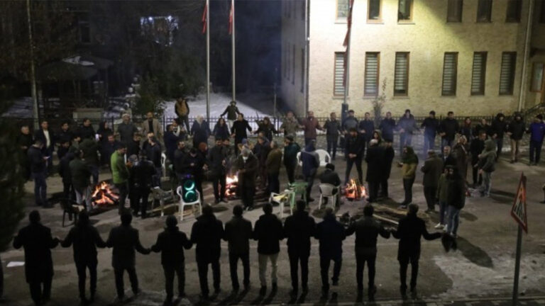 Turkey: Protesters rally against trustee takeovers in Bahçesaray, Van