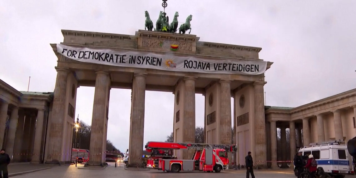 Berlin: Activists unfurl pro-Kurdish banner on Brandenburg gate
