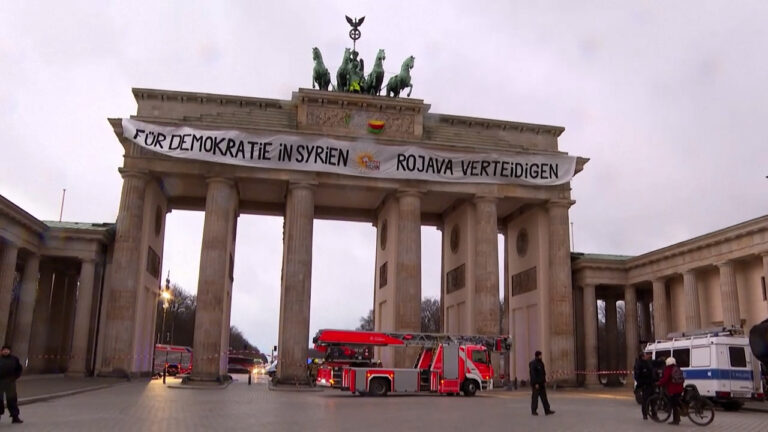 Berlin: Activists unfurl pro-Kurdish banner on Brandenburg gate