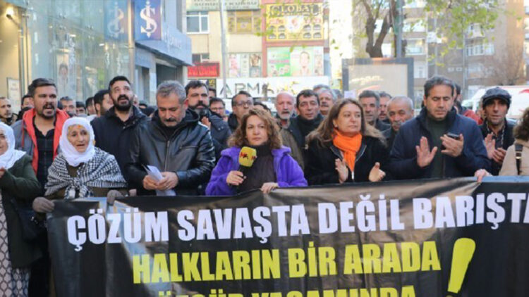 Protests across Turkey condemn Turkish strikes on Rojava, demand peace