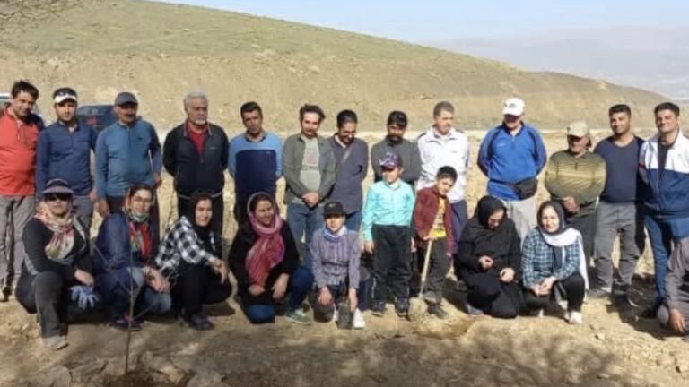 Restoring Kurdistan’s natural beauty: Zagrosana activists plant acorns in  fire-ravaged areas