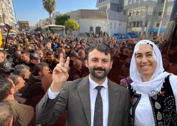 Protests continue in Mersin after arrests of Akdeniz co-mayors; access to lawyers restored