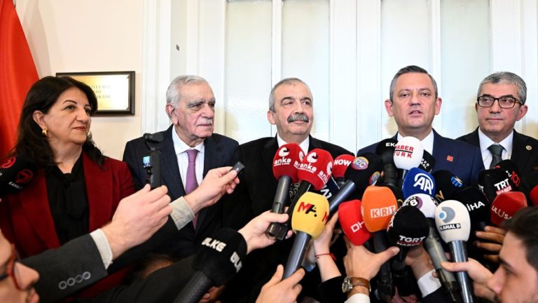 Turkey: DEM Party meets main opposition CHP after Öcalan dialogue