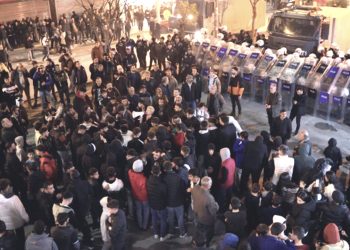 Turkey: Hundreds clash with police in Mersin over arrests, trustee appointments
