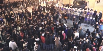 Turkey: Hundreds clash with police in Mersin over arrests, trustee appointments