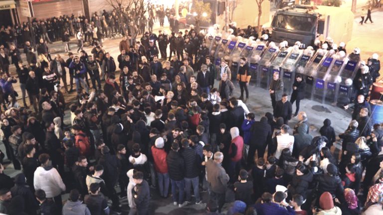 Turkey: Hundreds clash with police in Mersin over arrests, trustee appointments