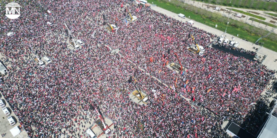 Tens of thousands gather in Istanbul in defence of democracy, solidarity with İmamoğlu