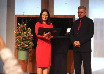 Work with survivors of Yazidi genocide earns trauma expert Federal Cross of Merit