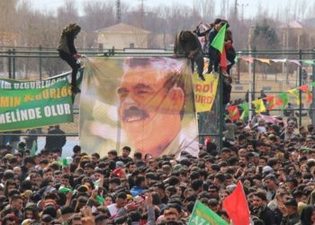 Van Newroz calls for free leadership and a democratic society