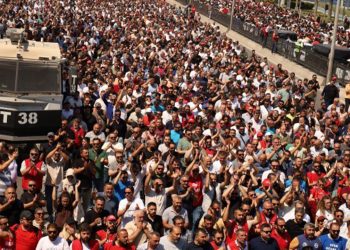 Municipal workers launch mass strike over unfair wages in Turkey’s third-largest city İzmir